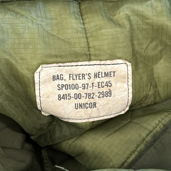 U.S. military bags ACU Flying Circle Bag and green flyer’s helmet bag - Picture 5 of 12